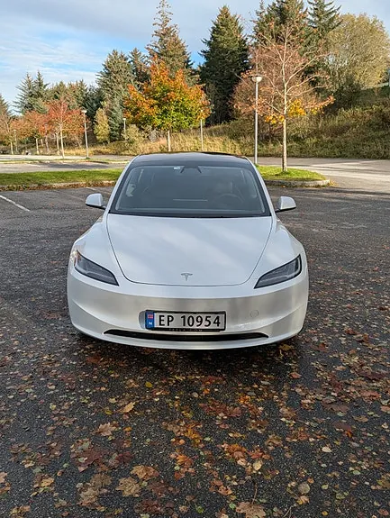Tesla Model 3 2025 photo 3