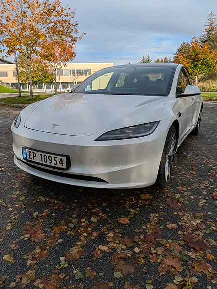 Tesla Model 3 2025 photo 2