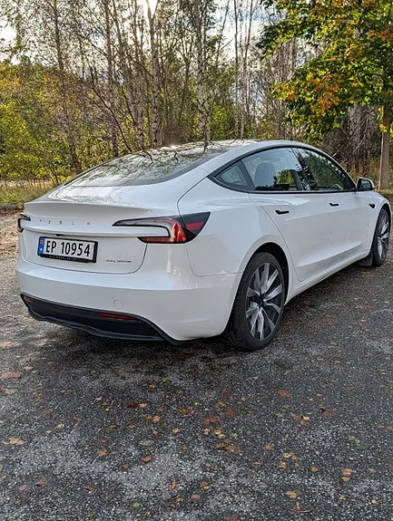Tesla Model 3 2025 photo 5