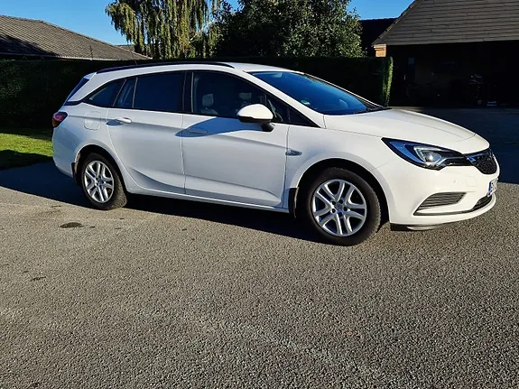 Opel Astra 2018 photo 2