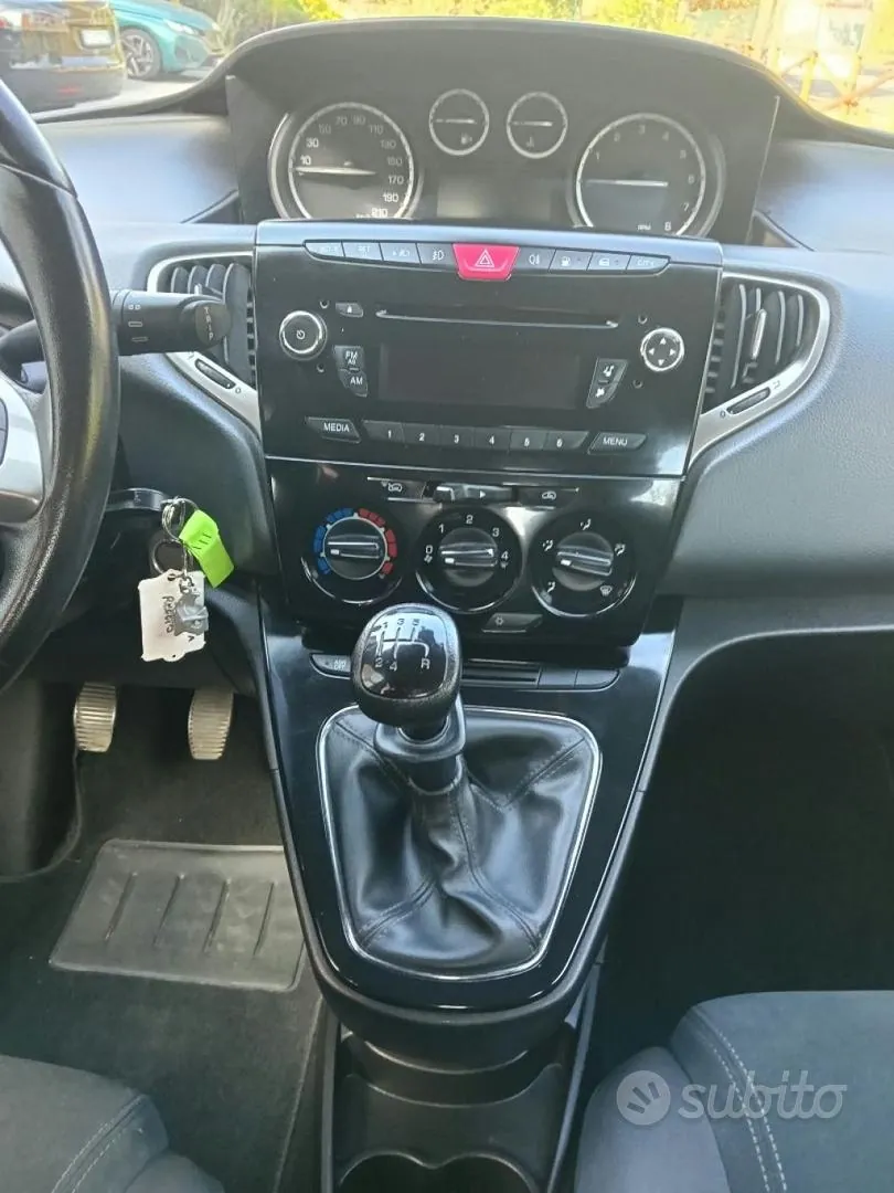 Lancia Ypsilon 2015 photo 5