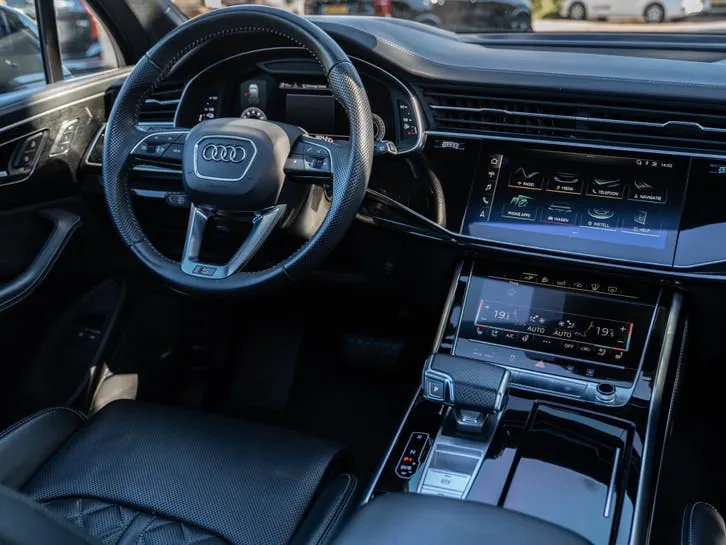 Audi Q7 2020 photo 2
