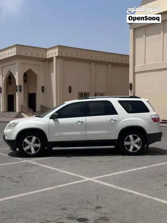 GMC Acadia 2011 photo 3