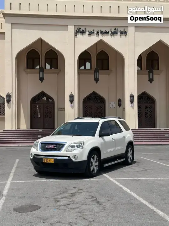 GMC Acadia 2011 photo 2