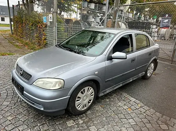 Opel Astra 2004 photo 2