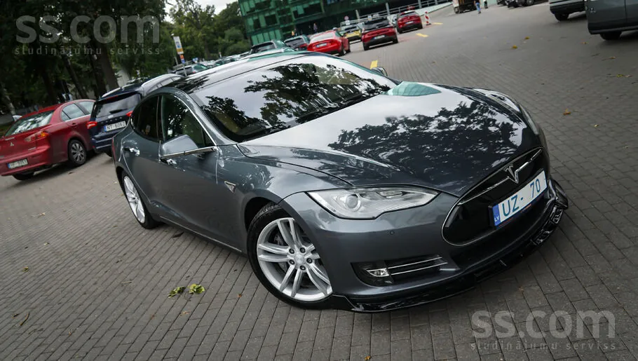 Tesla Model S 2013 photo 4