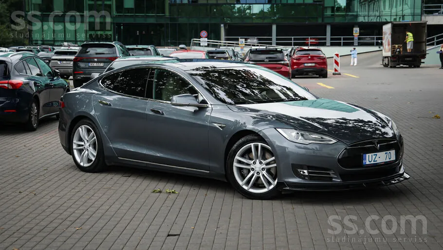 Tesla Model S 2013 photo 3