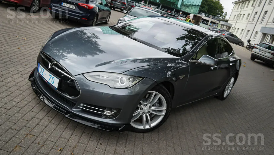 Tesla Model S 2013 photo 2