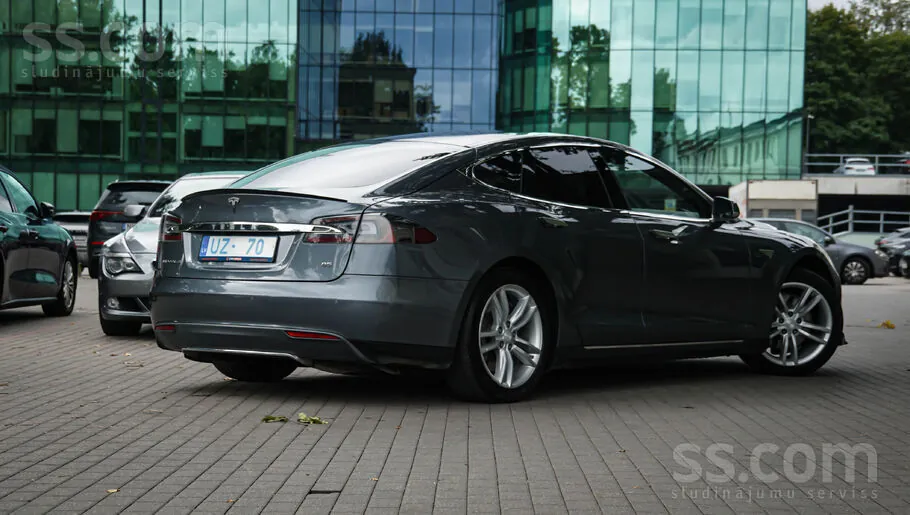 Tesla Model S 2013 photo 5