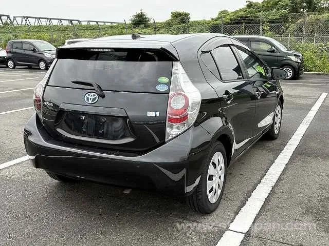Toyota Aqua 2013 photo 4