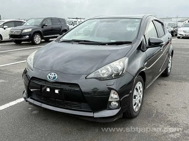 Toyota Aqua 2013 photo 2