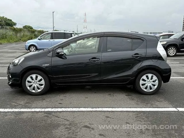 Toyota Aqua 2013 photo 5