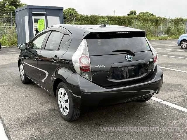 Toyota Aqua 2013 photo 3