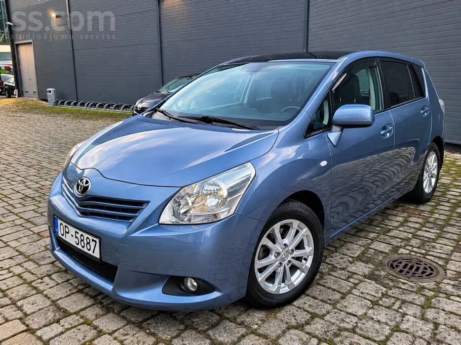 Toyota Verso 2012 photo 2