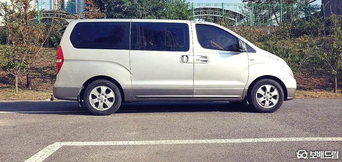 Hyundai Grand Starex 2009 photo 2