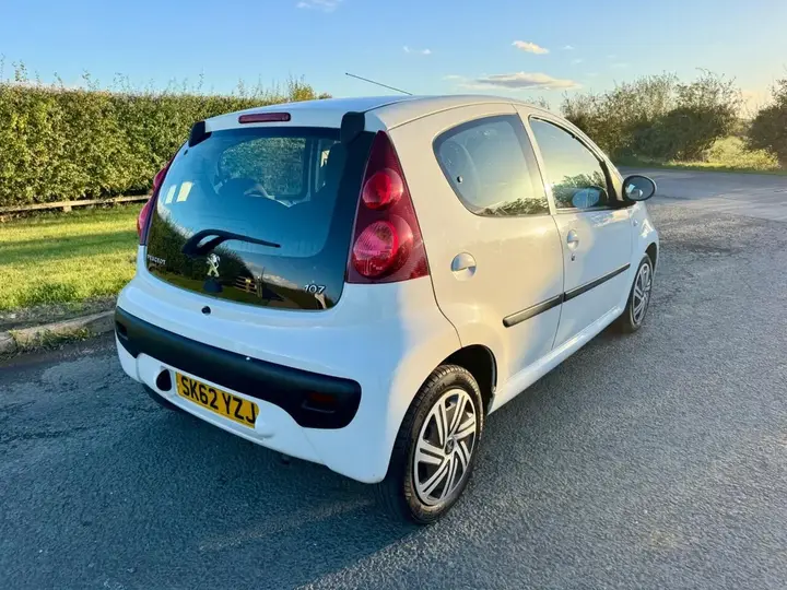 Peugeot 107 2012 photo 3