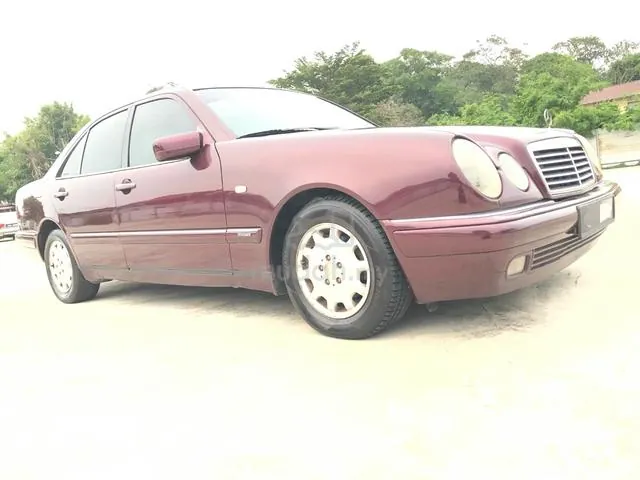 Mercedes-Benz E230