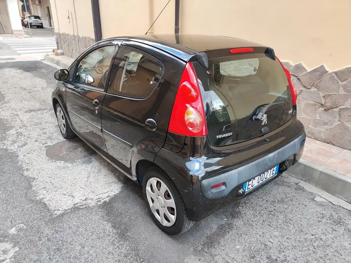 Peugeot 107 2010 photo 3