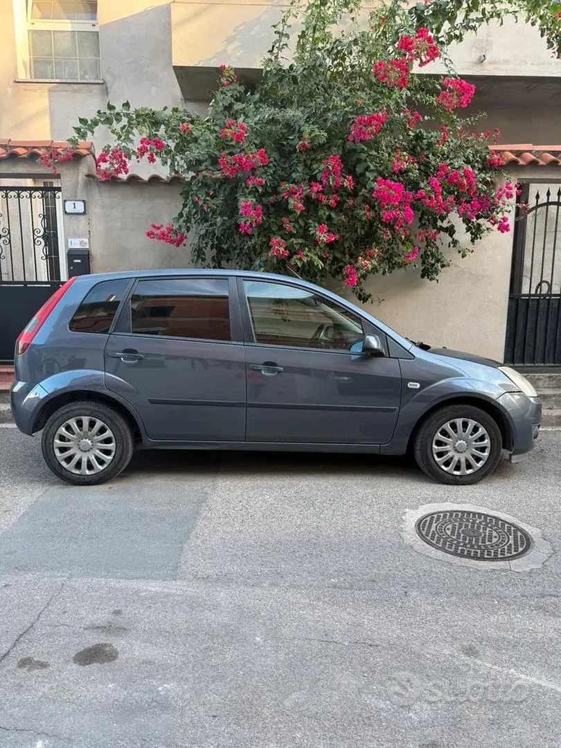Ford Fiesta 2005 photo 2