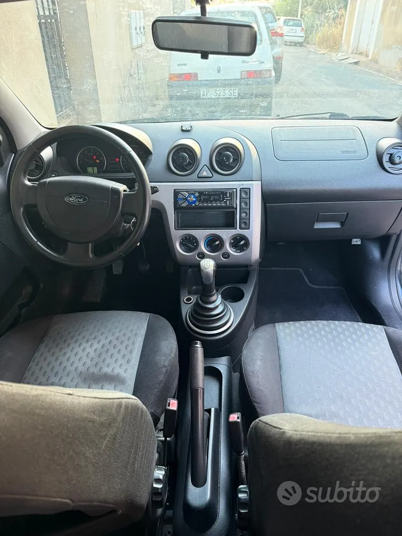 Ford Fiesta 2005 photo 4