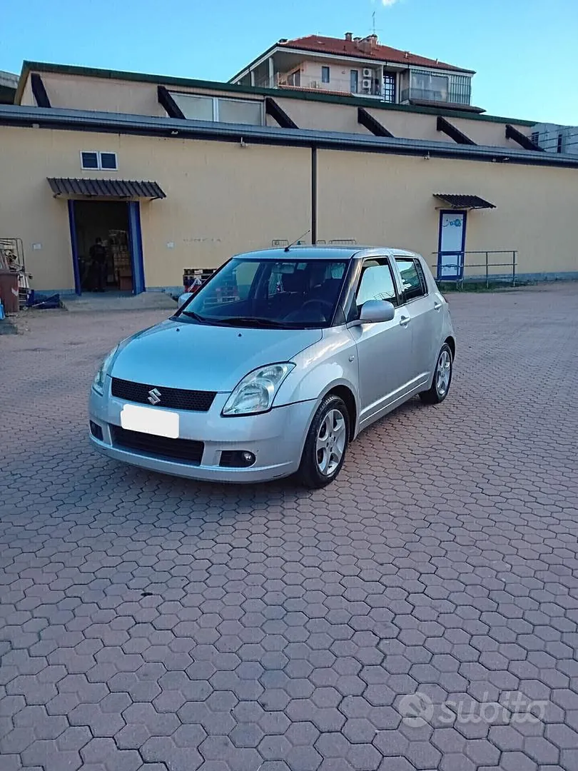 Suzuki Swift 2005 photo 2