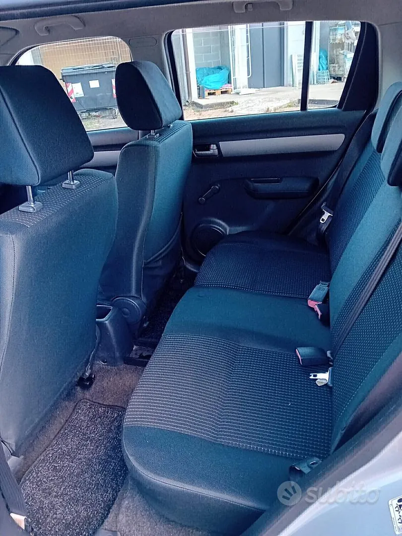 Suzuki Swift 2005 photo 5