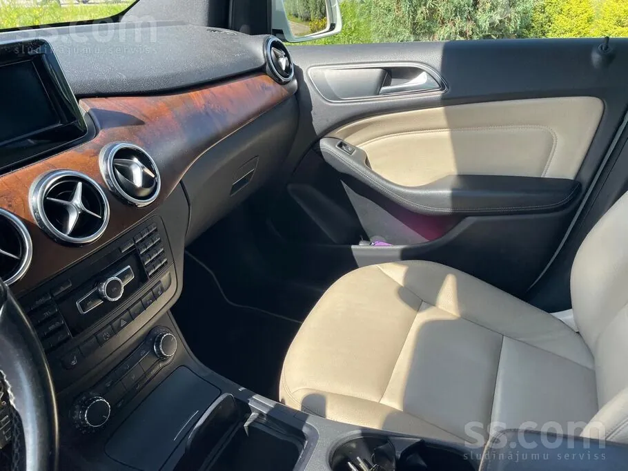 Mercedes-Benz B180 2014 photo 4