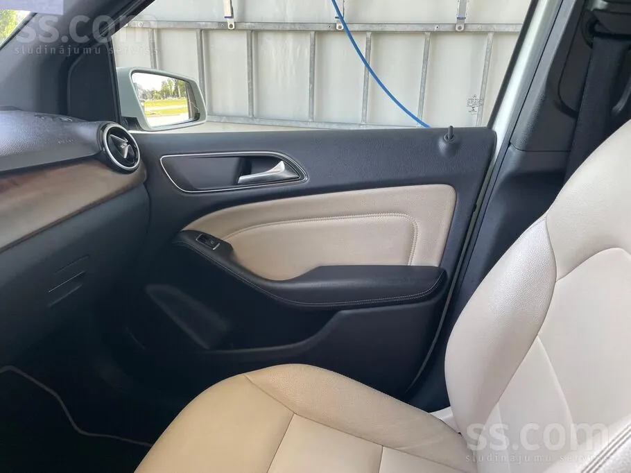 Mercedes-Benz B180 2014 photo 5