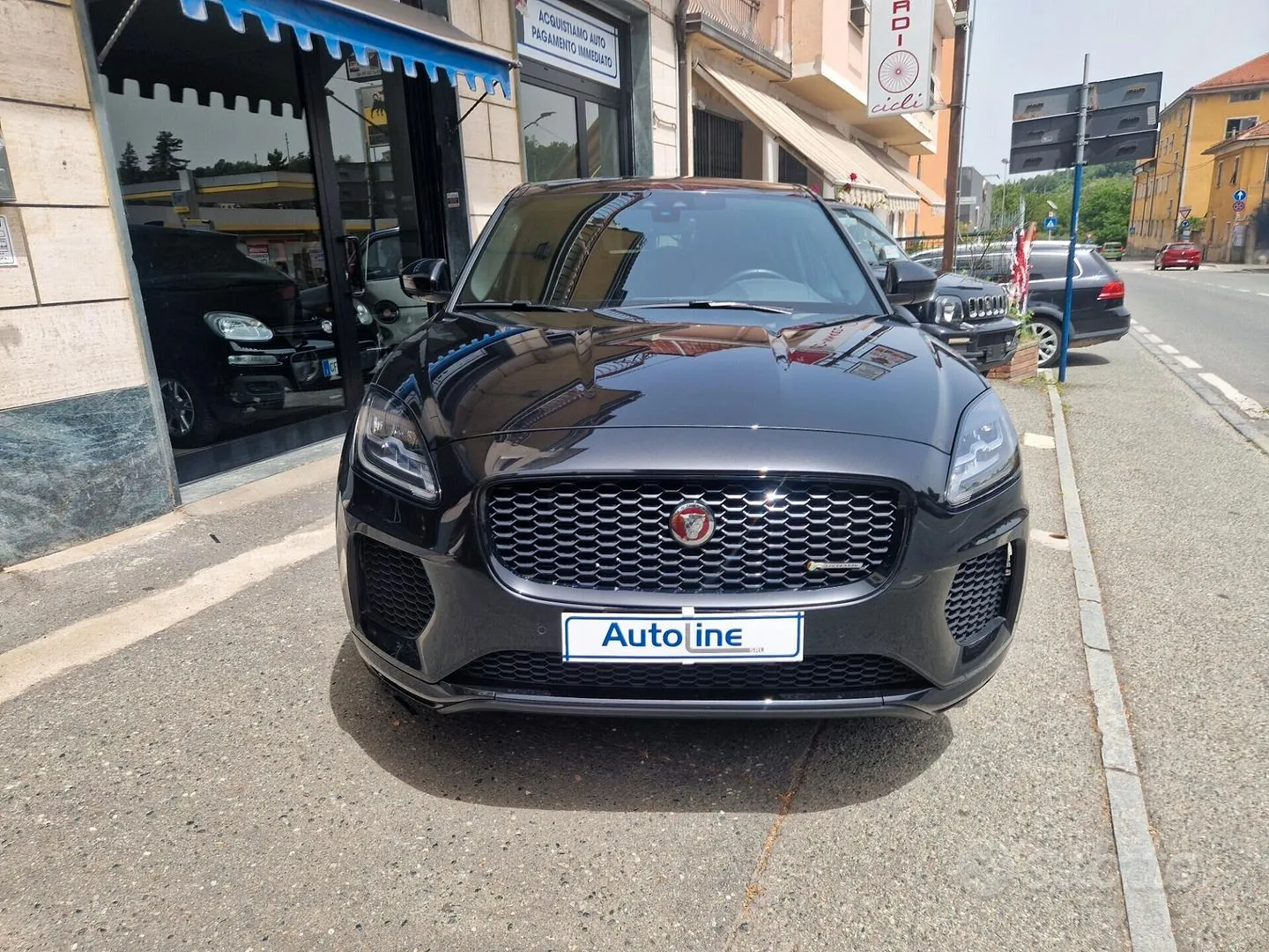 Jaguar E-Pace 2019 photo 2