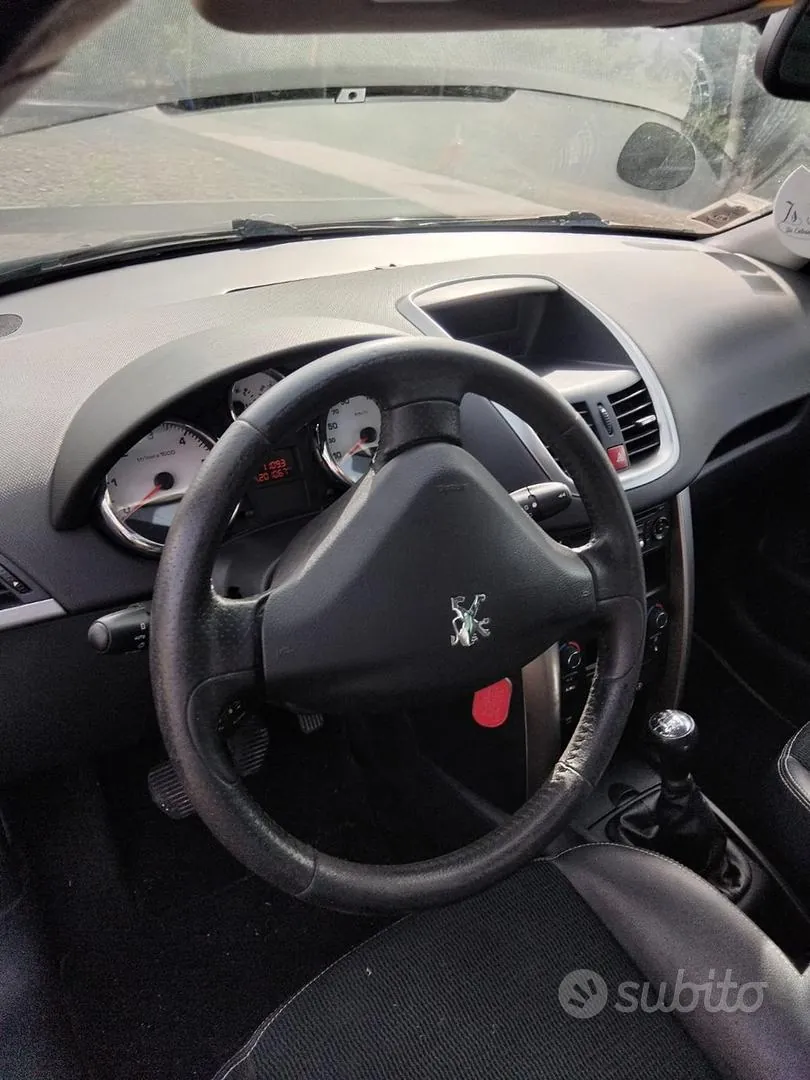 Peugeot 207 2010 photo 4
