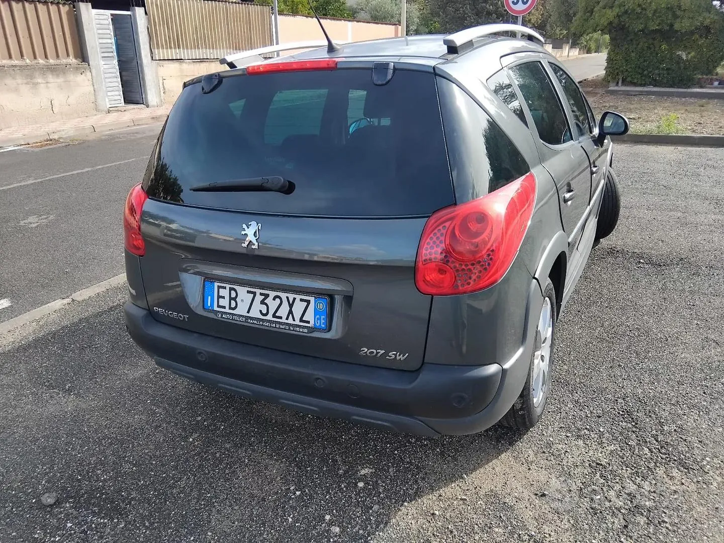 Peugeot 207 2010 photo 3