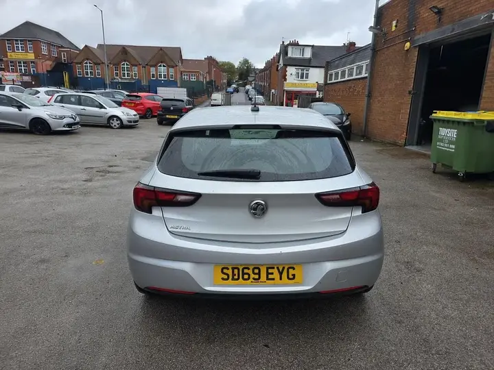 Vauxhall Astra 2019 photo 2