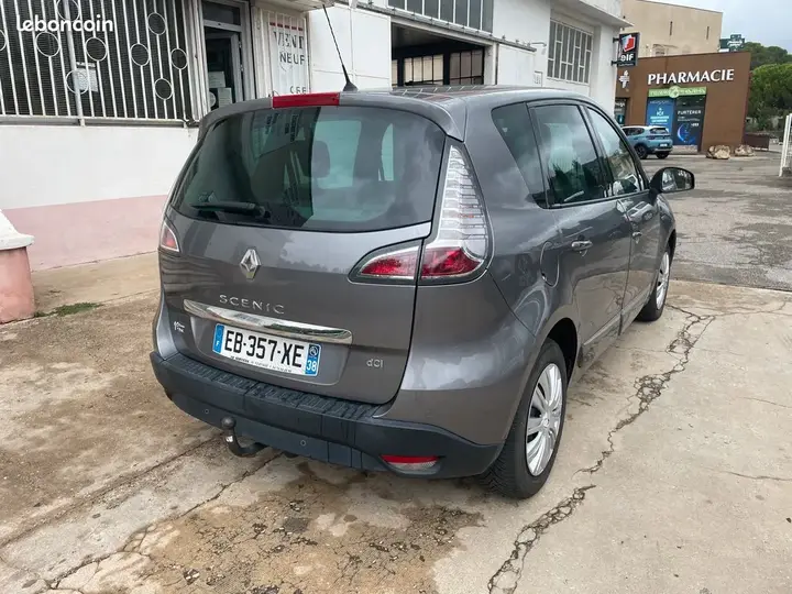 Renault Scenic 2016 photo 2