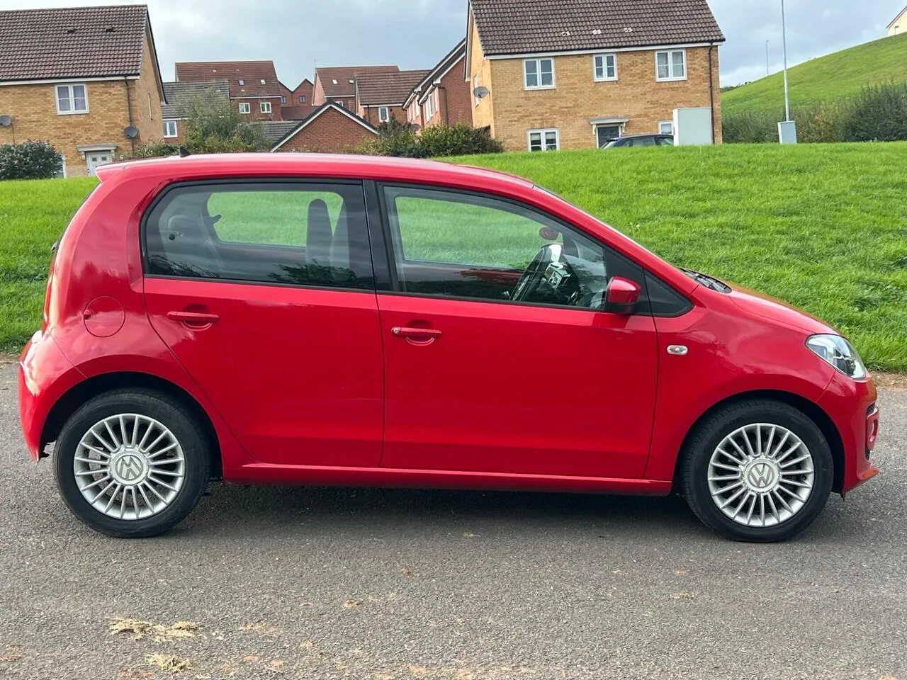 Volkswagen Up 2014 photo 2