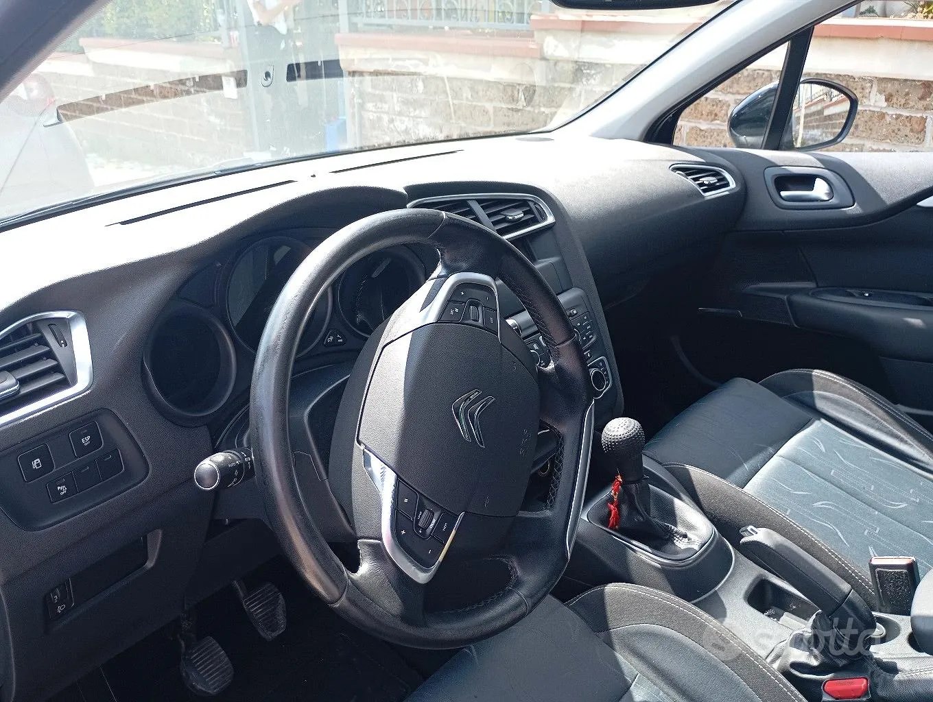 Citroen C4 2011 photo 2