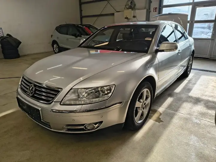 Volkswagen Phaeton 2009 photo 2