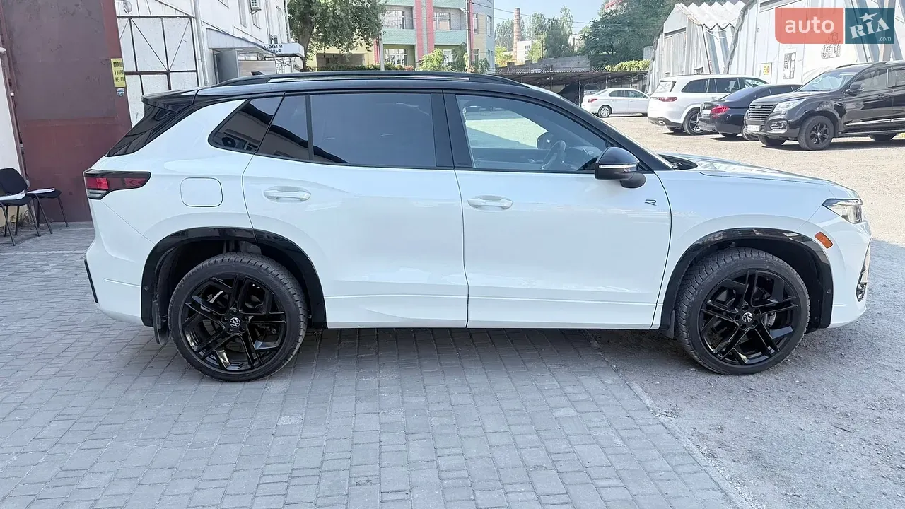 Volkswagen Tiguan 2025 photo 3