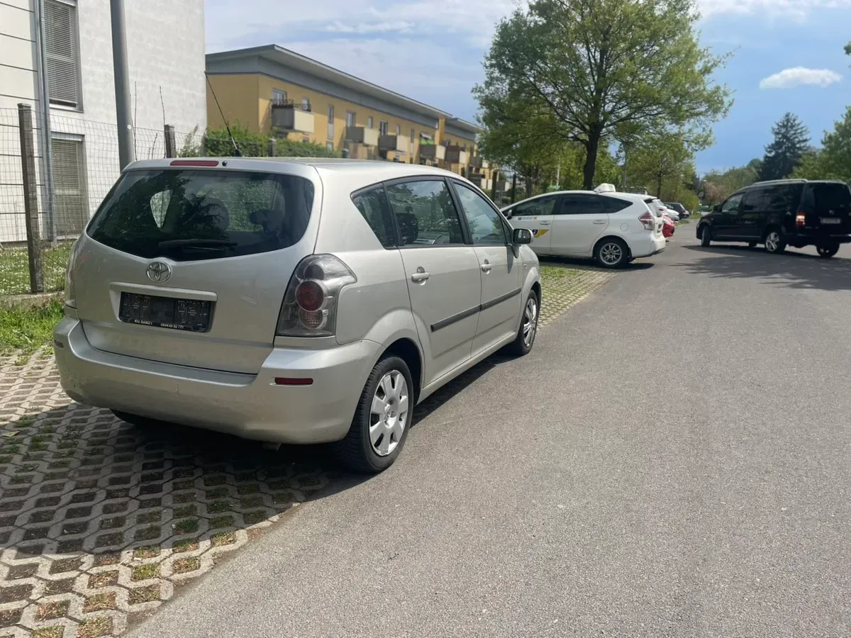 Toyota Verso 2005 photo 2