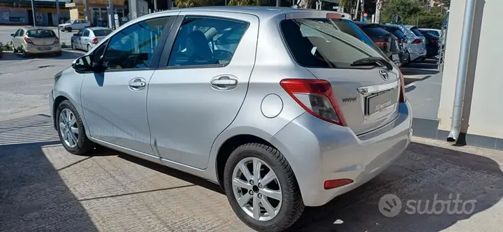 Toyota Yaris 2012 photo 4