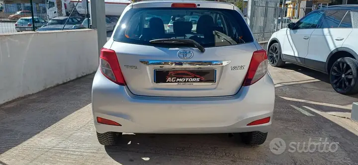 Toyota Yaris 2012 photo 5
