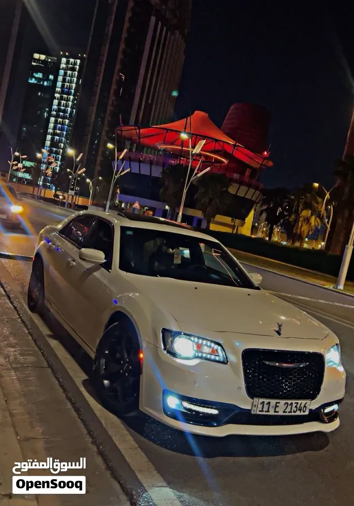 Chrysler 300 2023 photo 2