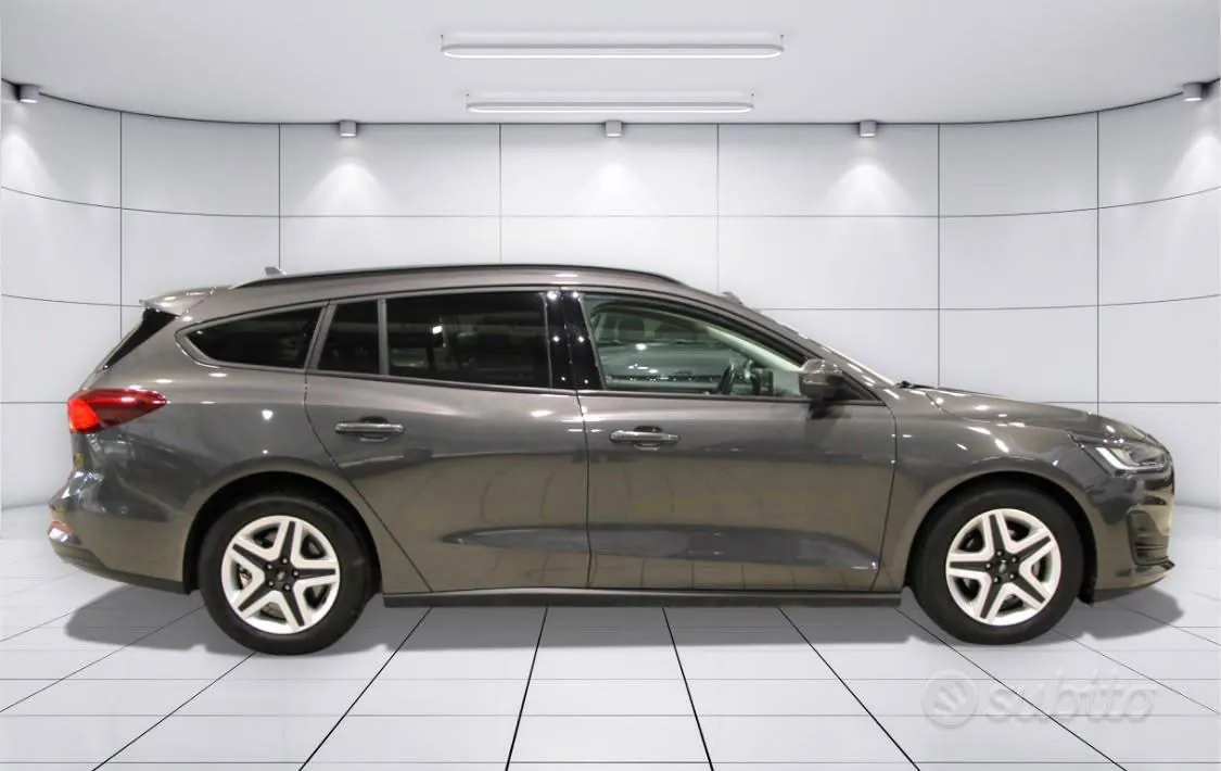 Ford Focus 2022 photo 2