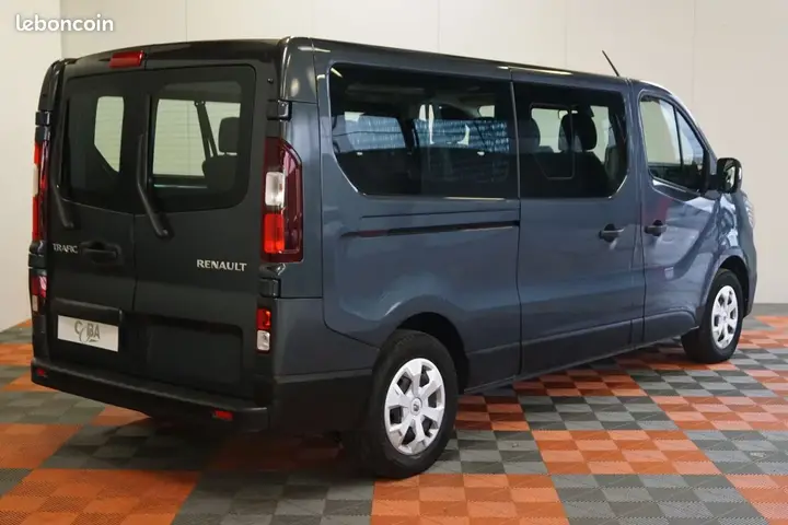 Renault Trafic 2023 photo 2