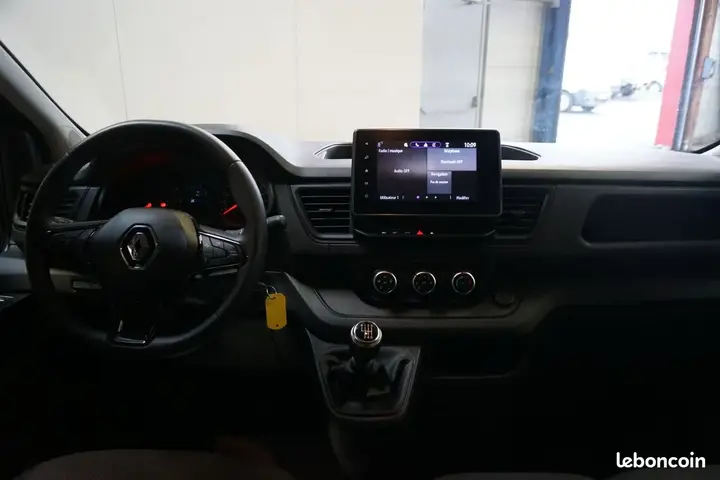 Renault Trafic 2023 photo 3
