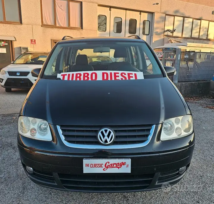 Volkswagen Touran 2006 photo 2