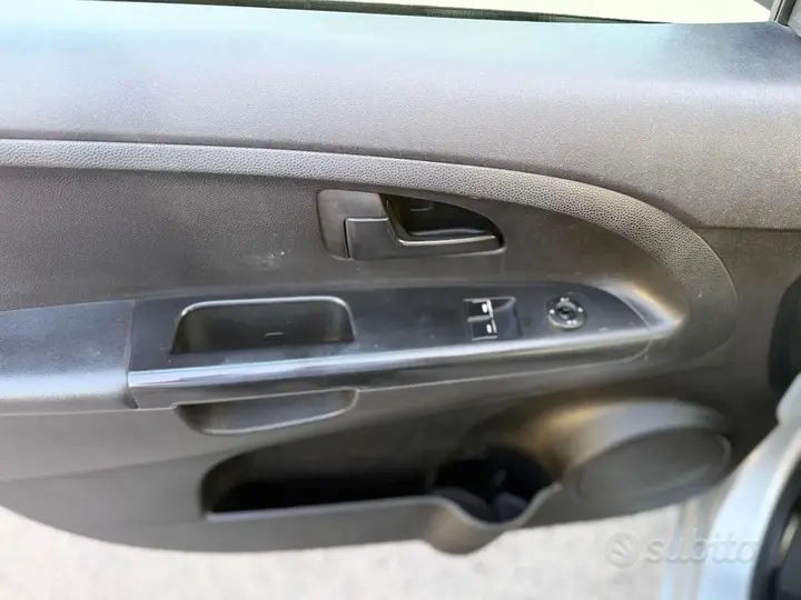 Kia Venga 2015 photo 5
