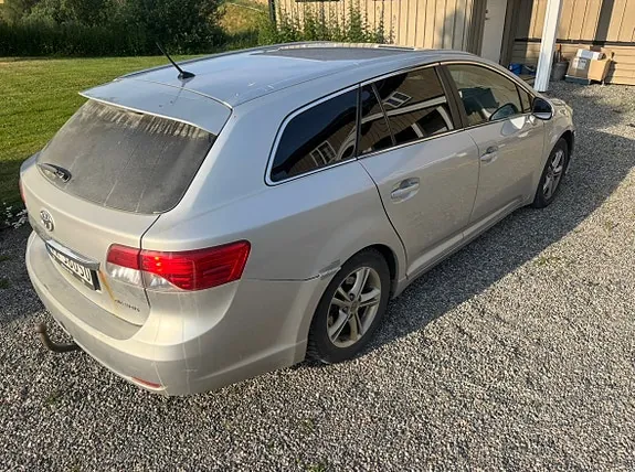 Toyota Avensis 2012 photo 2