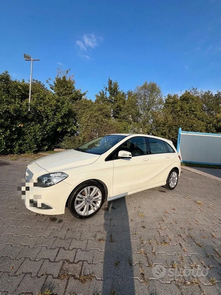 Mercedes-Benz B180