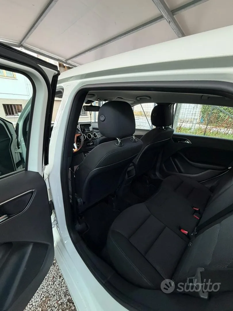 Mercedes-Benz B180 2013 photo 4