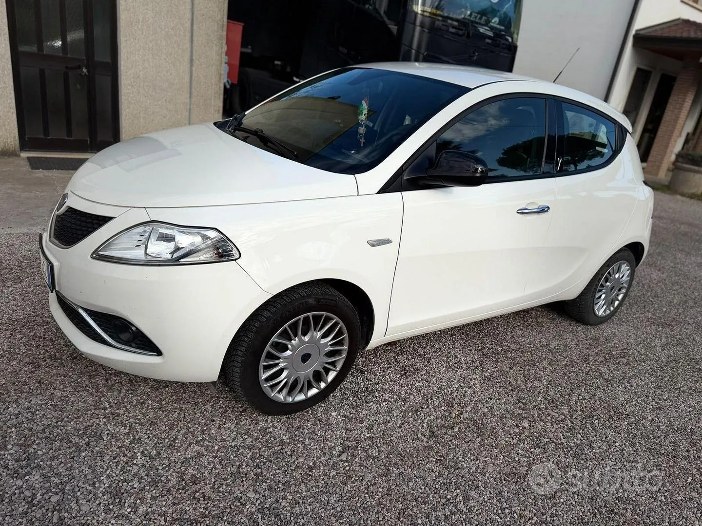Lancia Ypsilon 2017 photo 2